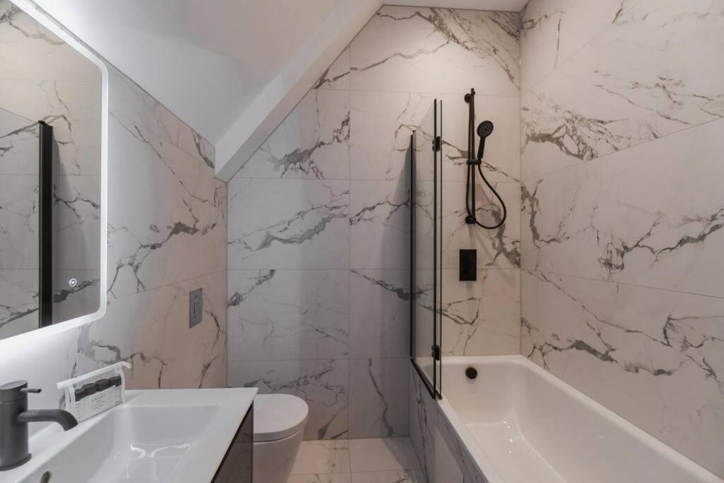 Luxury Penthouse - Castle Views - 2 Bed & Parking Apartamento Windsor Exterior foto