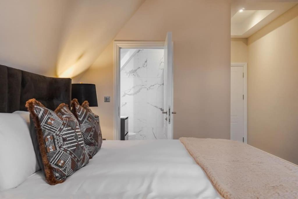 Luxury Penthouse - Castle Views - 2 Bed & Parking Apartamento Windsor Exterior foto